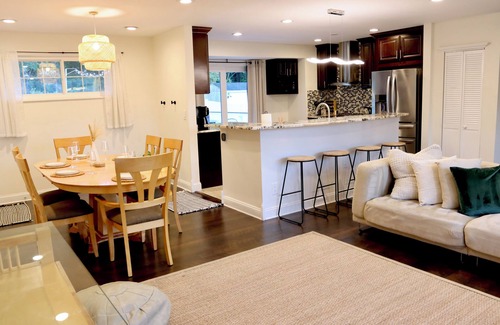 White Oak House | Charming 4-bedroom house with AC and WiFi in brilliant Silver Spring