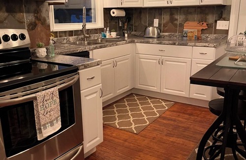 North Lima House | Charming 4-bedroom cottage with AC, Wi-Fi, and fire circle in quaint North Lima.