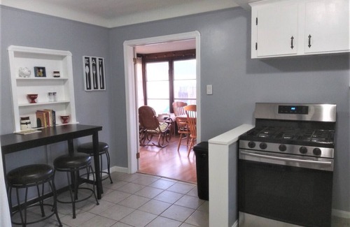 Brooklyn House | Charming 4-bedroom house in delightful Brooklyn with WiFi, AC