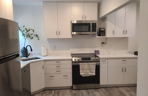 Lawrence House | Charming 4-bedroom house in Lawrence with AC and WiFi