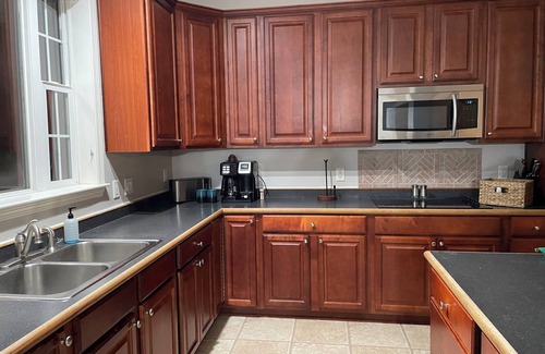 Sun House | Charming 4-bedroom mobile home with WiFi, AC in Sun. Near tubing, river