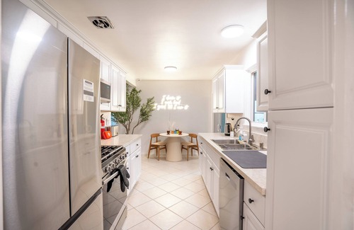 Palmdale House | Charming 4-bedroom pet-friendly house centrally located in West Palmdale.