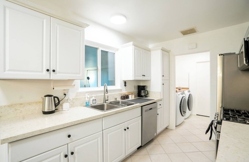 Palmdale House | Charming 4-bedroom pet-friendly house centrally located in West Palmdale.