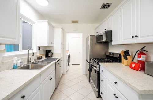 Palmdale House | Charming 4-bedroom pet-friendly house centrally located in West Palmdale.