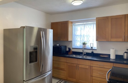 Buena Vista House | Charming 4 Bedroom Pool House - Miami Design District - 10 mins to Miami Beach.