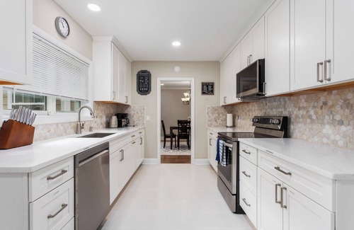 High Point House | Charming 4-Bedroom Retreat House