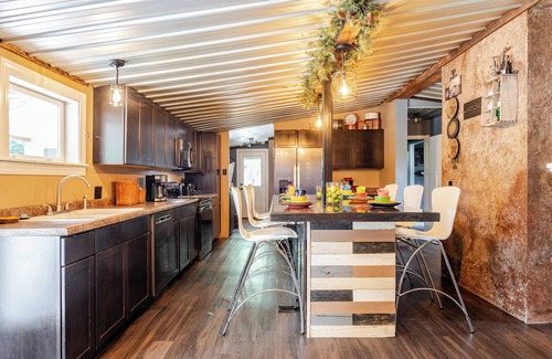 French Lick House | Charming 4-bedroom house with WiFi and AC in French Lick with country setting