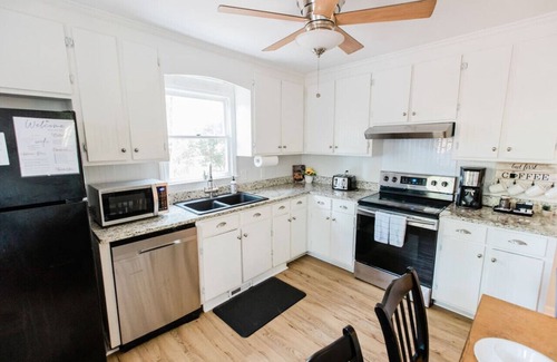 Raleigh House | Charming 4BR ★ Family-Friendly ★ w/Backyard ★