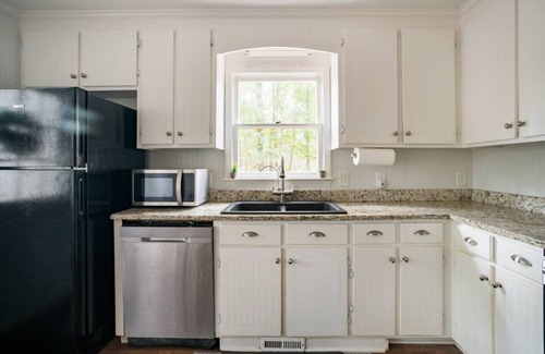 Raleigh House | Charming 4BR ★ Family-Friendly ★ w/Backyard ★