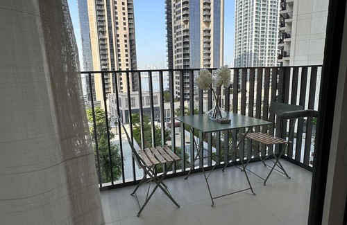 Jadaf Apartment | Charming 4th Floor Unit with Unobstructed Burj Khalifa View Across the Water
