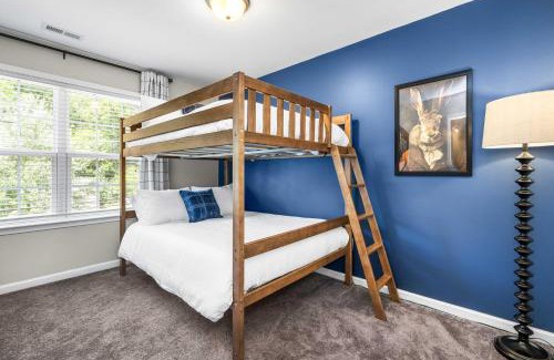 Durham House | Charming 5bd - BBQ - Deck- 4mins Duke University