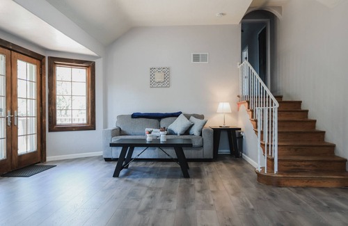 Carmichael House | Charming 5BR in Carmichael w/ Private Patio & Yard