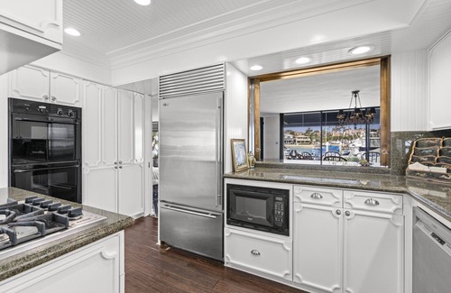 Balboa Island Condo | Charming 5BR Mid-Century Bayfront Retreat with Floor-to-Ceiling Windows!