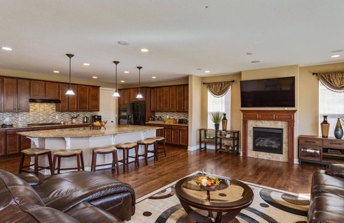 Parker House | Charming 6-BR Home with Open Space & Park, Ideal for Gatherings