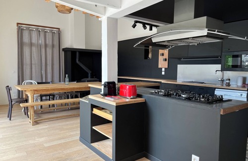 Nivolas-Vermelle House | Charming accommodation with spa 🏡 🧘‍♂️🌿 And electric charging station 🚗