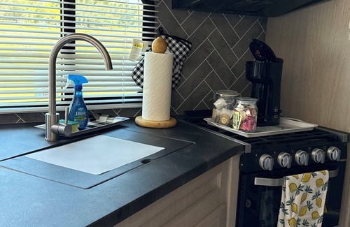 Howey-in-the-Hills House | CHARMING ACRES! Cozy RV in Beautiful Howey-in-the-Hills with WiFi, AC