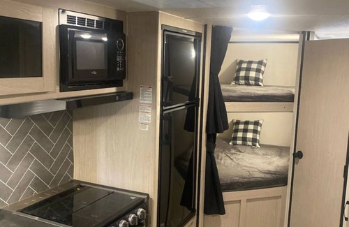 Howey-in-the-Hills House | CHARMING ACRES! Cozy RV in Beautiful Howey-in-the-Hills with WiFi, AC