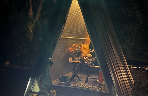 Fellowship House | Charming AFrame Tiny home sleep capsule bungalow with AC & WiFi in Great Ocala