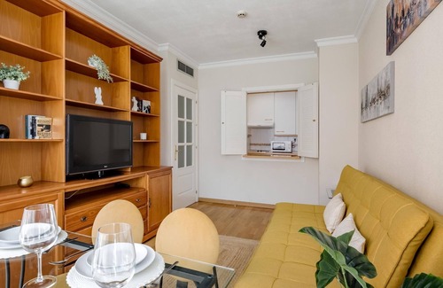 Rejas Apartment | Charming Airport V - Design apartment next to the airport