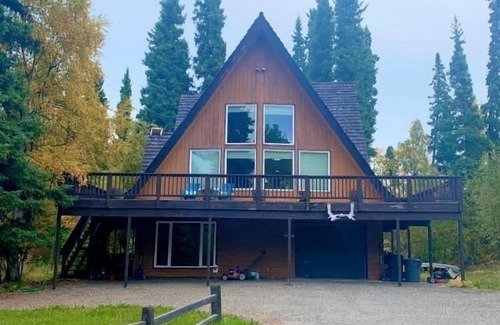 Fairbanks House | Charming Alaskan Chalet