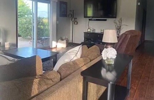 Bremen House | Charming and cozy 3bed 1bath home