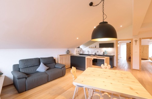 Aldino Apartment | Charming and Cozy Holiday Home “Ferienwohnung SEA Wieserhof” with Mountain View, Balcony, Shared Garden & WiFi; Parking Available