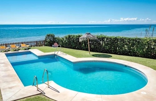 Carib Playa Cottage | Charming and Modern Townhouse on the Beach