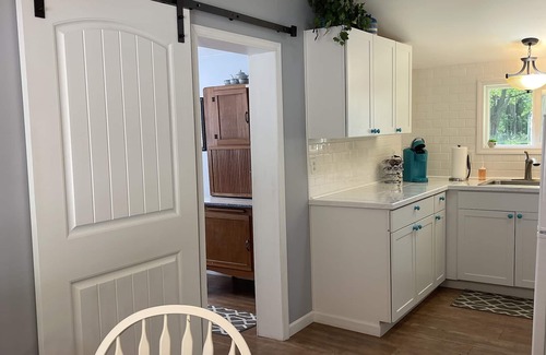 Celina House | Charming and quaint cottage that is nestled within Windy Point !