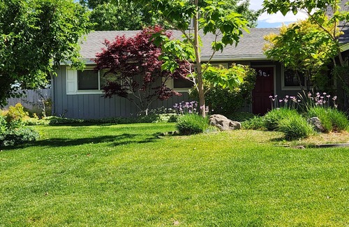 Bishop House | Charming and spacious 3-bedroom vacation home in delightful Bishop