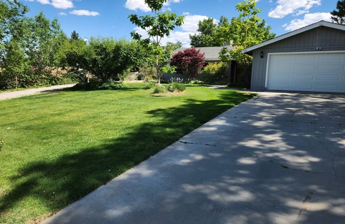 Bishop House | Charming and spacious 3-bedroom vacation home in delightful Bishop