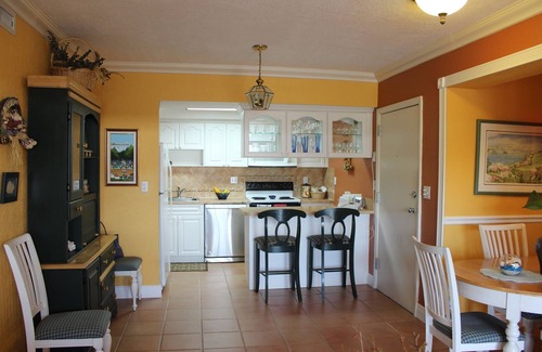 Key Biscayne Apartment | Charming Apartment Steps from the Beach