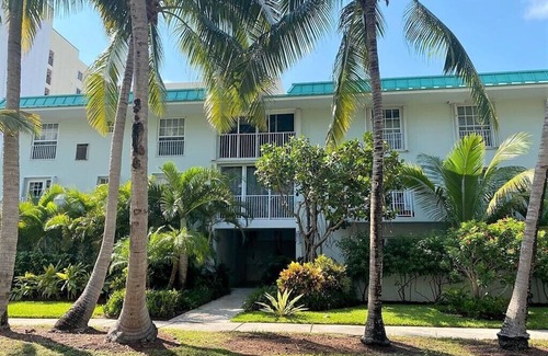 Key Biscayne Apartment | Charming Apartment Steps from the Beach