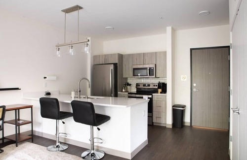 Shorewood Apartment | Charming Apartment with Gym and Balcony