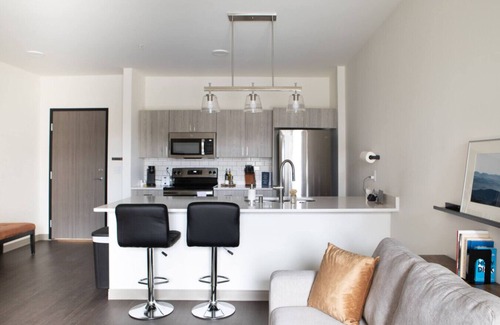 Shorewood Apartment | Charming Apartment with Gym and Balcony