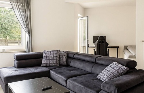 Bonn Apartment | Charming apartment with terrace and parking space near the Rhine and Bonn city center