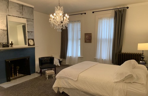 Davenport Apartment | Charming Apartment4 in Historic Davenport Mansion