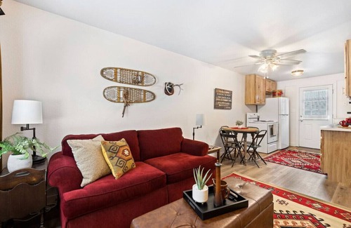 Columbia Falls Apartment | Charming Apt Near DT Columbia Falls w/Pickleball