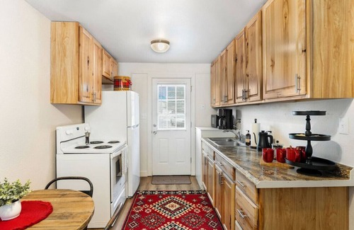 Columbia Falls Apartment | Charming Apt Near DT Columbia Falls w/Pickleball