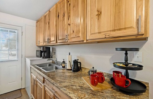 Columbia Falls Apartment | Charming Apt Near DT Columbia Falls w/Pickleball