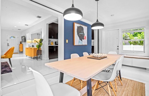 Liberty City House | Charming ArtHaus - With Yard Near Design District