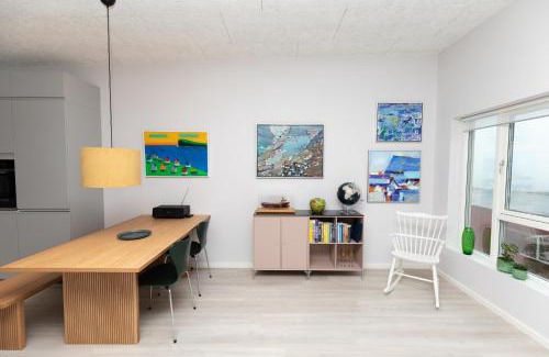 Hoyvik Apartment | Charming Artistic Retreat - Panoramic View