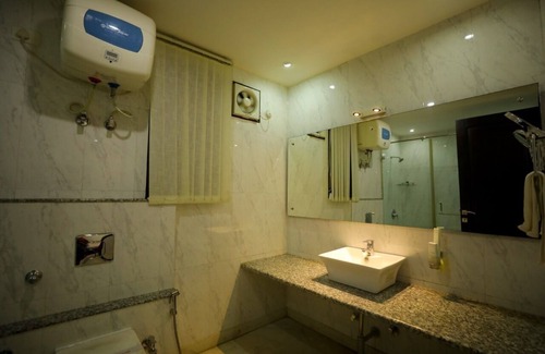 Basai House | Charming B&B with WiFi and AC in Wise Villa Agra 5