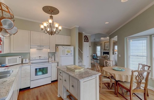 Isle of Palms Cottage | Charming Beach Cottage with Lagoon views in Wild Dunes, Pool & Beach Access - 18 Pelican