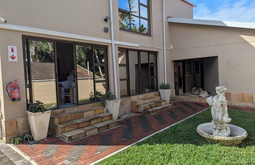 Ramsgate Villa | Charming Beachfront Retreat: Spacious 7-bedroom villa in delightful Margate