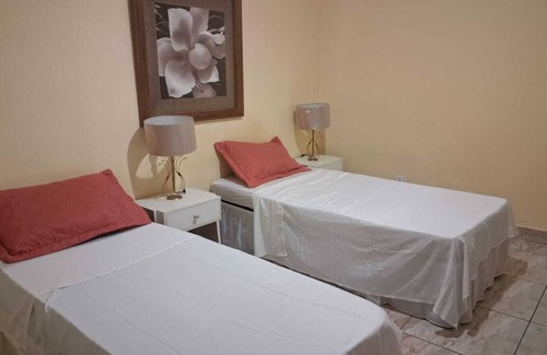 Duque de Caxias House | Charming 1-bedroom apartment with WiFi, AC in Centro Duque de Caxias