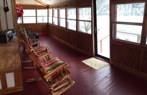 Branson Cabin | Charming Cabin On Taneycomo Lake (Cabin 1)