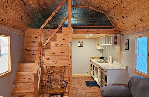 Graham Cabin | Charming cabin with amazing views located on Toontucky Farms