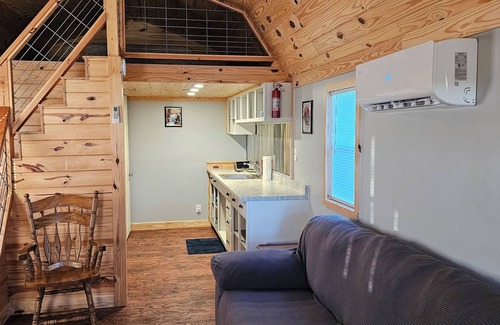 Graham Cabin | Charming cabin with amazing views located on Toontucky Farms