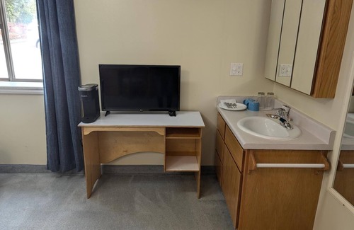 Hot Springs Cabin | Charming cabin with 1 bedroom and WiFi, AC in serene Custer