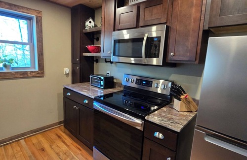 Dahlonega Cabin | Charming cabin with a loft, fire pit and creek in enchanting Dahlonega